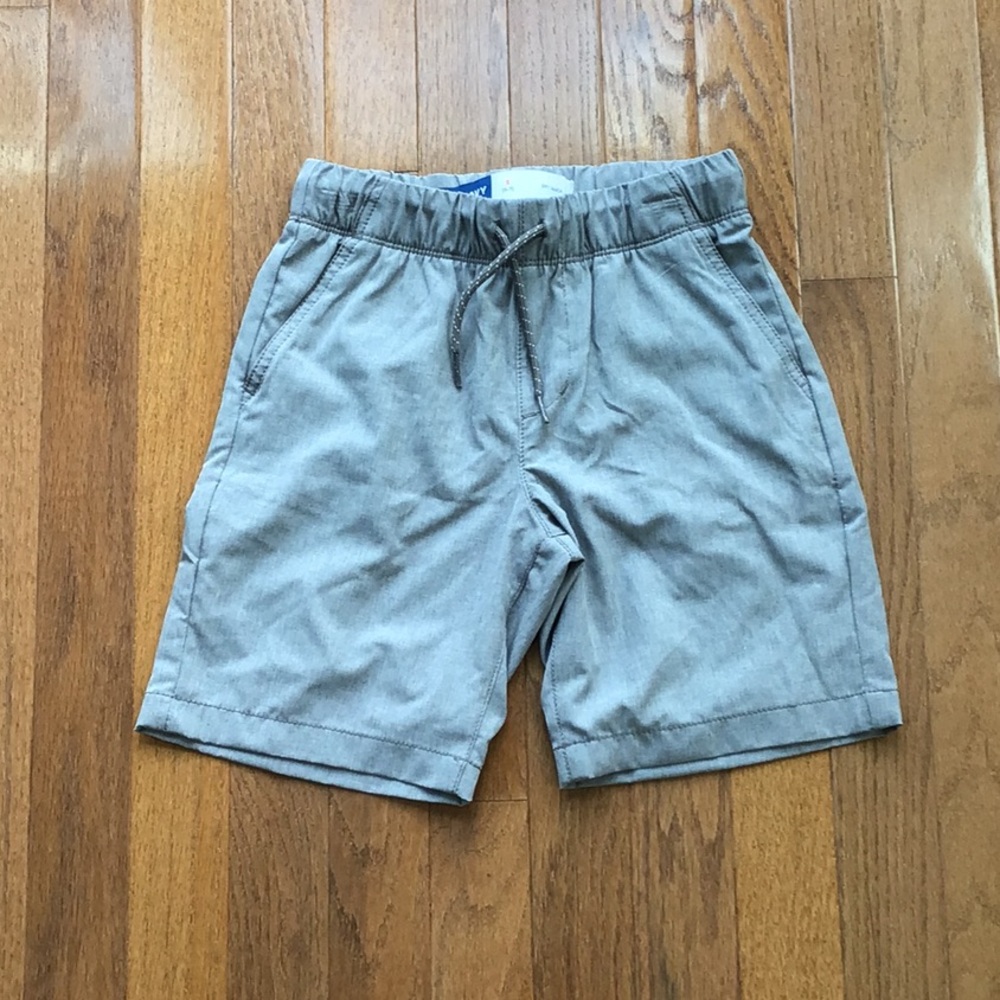 Old navy dry quick shorts size 6/7 boy